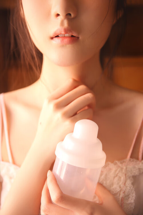库兹马诺维奇在巴黎奥运会手球比赛中展现出出色的指挥能力，库兹马出任首发
