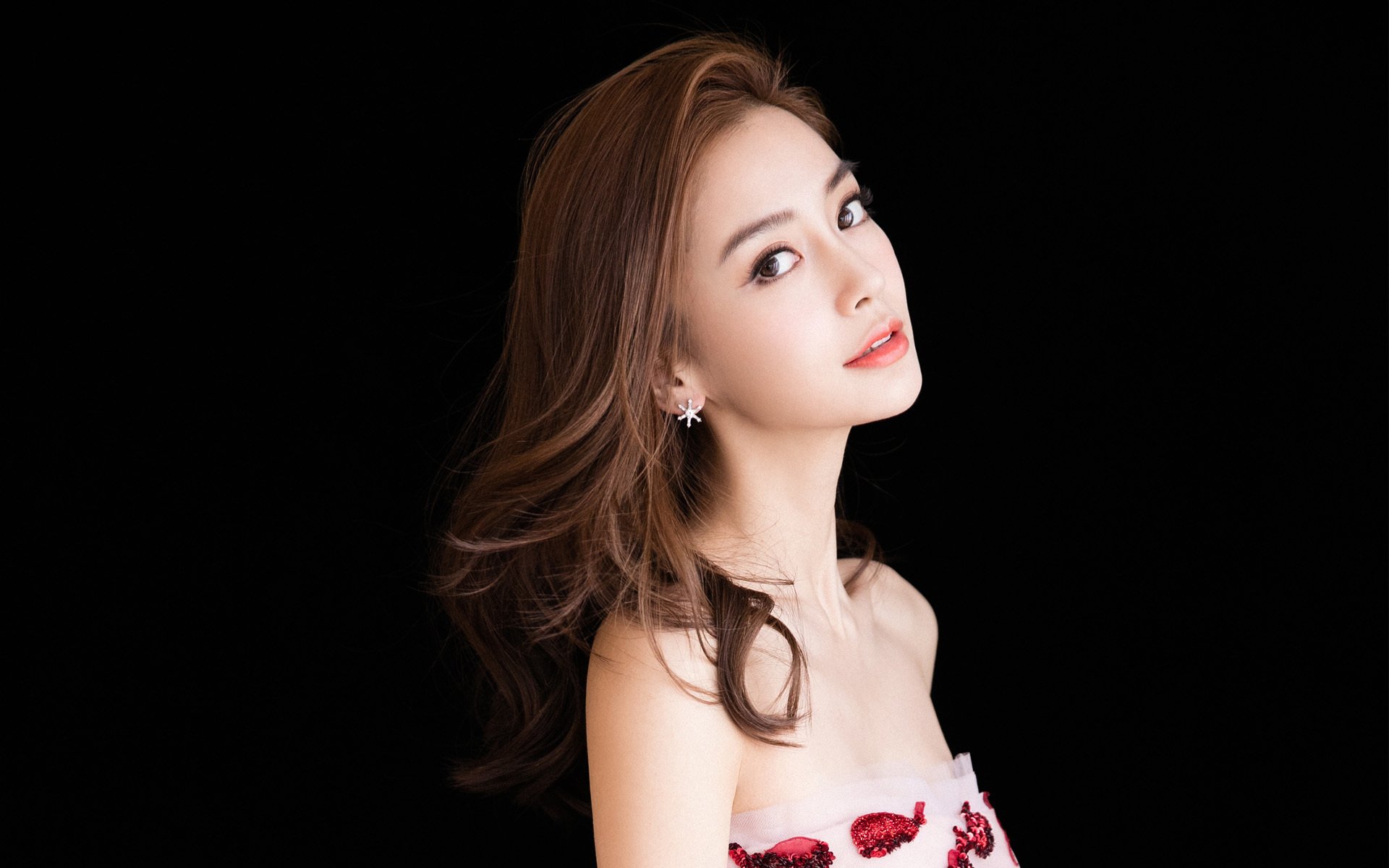 羽毛球战术创新激发国际比赛竞争力，羽毛球比赛战术分析