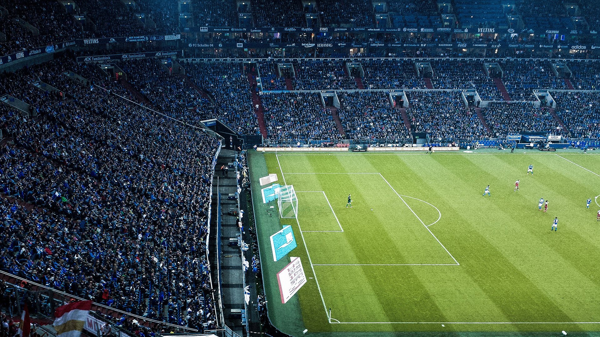 -性能优良新型青训装备频出，行业科技创新不断推进，青训品牌